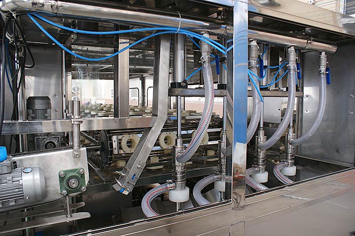 全自動桶裝水灌裝機(jī)